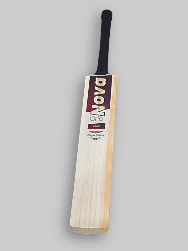 CricNova VALOR Player Edition English Willow Cricket Bat Front